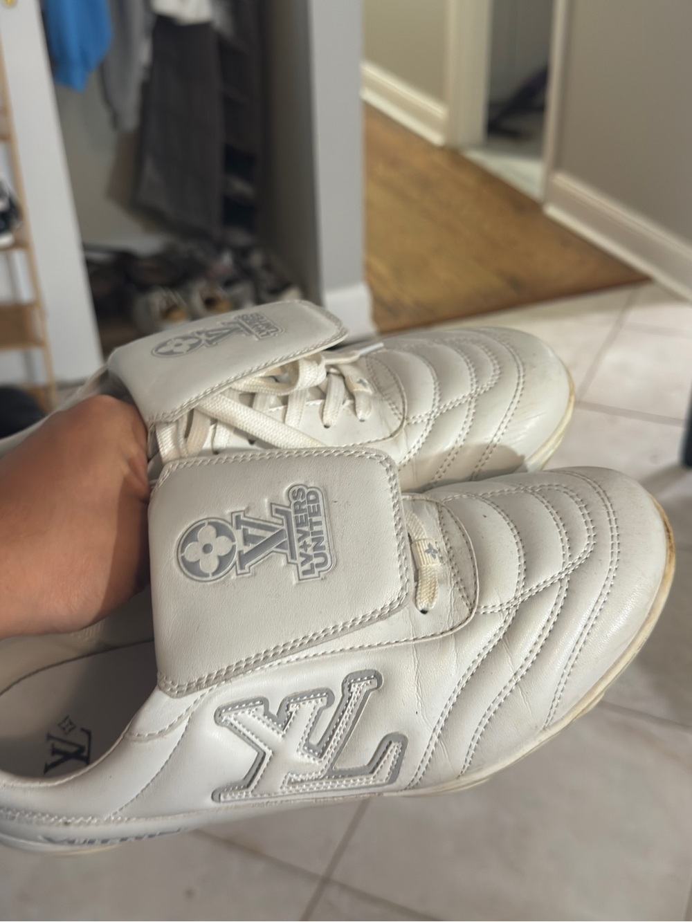 Louis Vuitton sneakers with Logo Detail